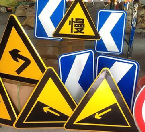 大理标识标牌中颜色的确定是很重要的。